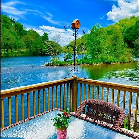 Mountain River Breeze Cabin